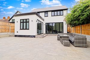 Entertaining Area- click for photo gallery